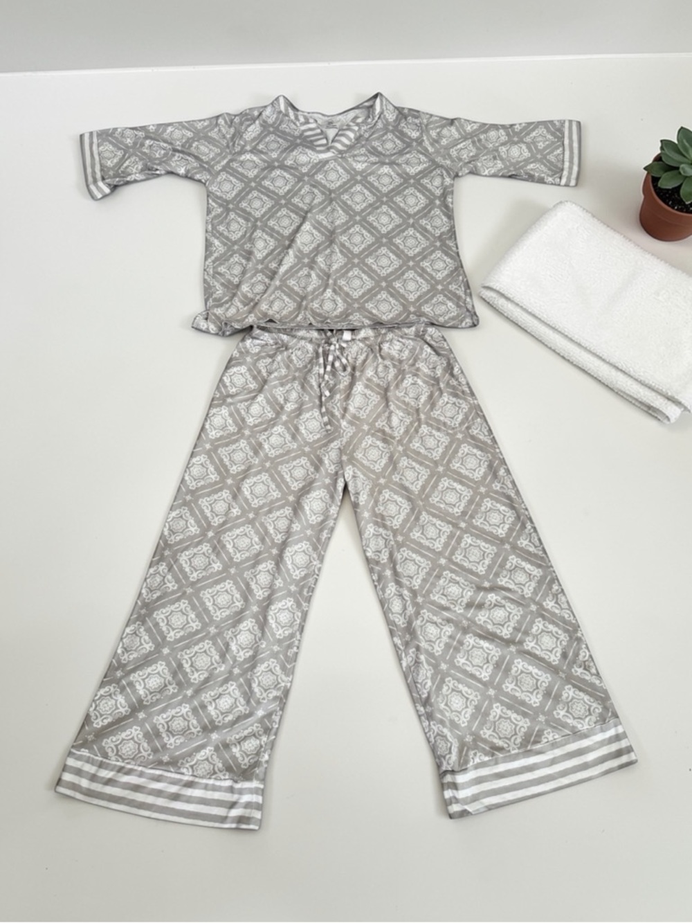 Flora Nikrooz Gray Patterned Women Pajama Set
